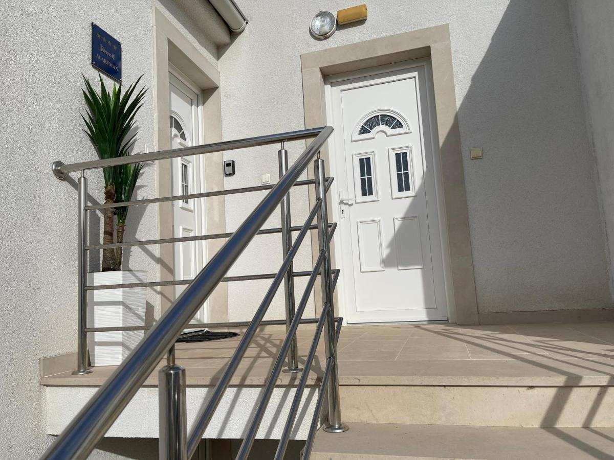 Apartment New Chic Supetar Exterior photo